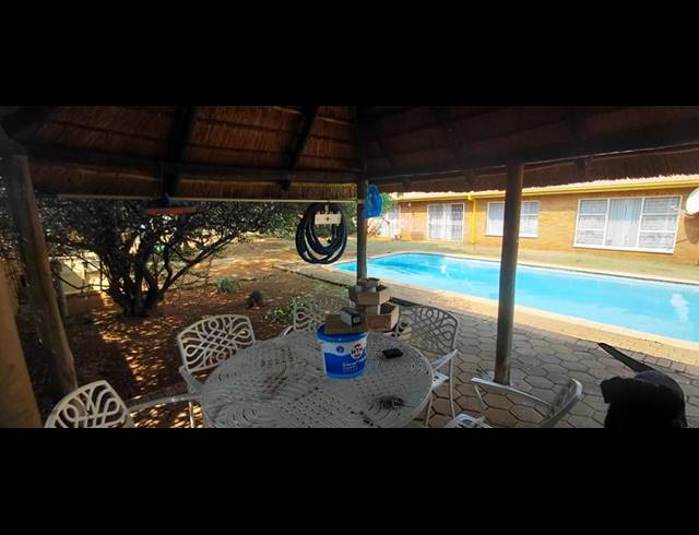 4 BEDROOM HOUSE FOR SALE IN UNIVERSITAS RIDGE